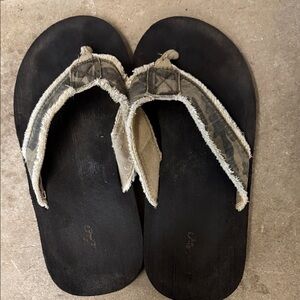 Mossimo Supply Co. Black and Tan Flip-Flops